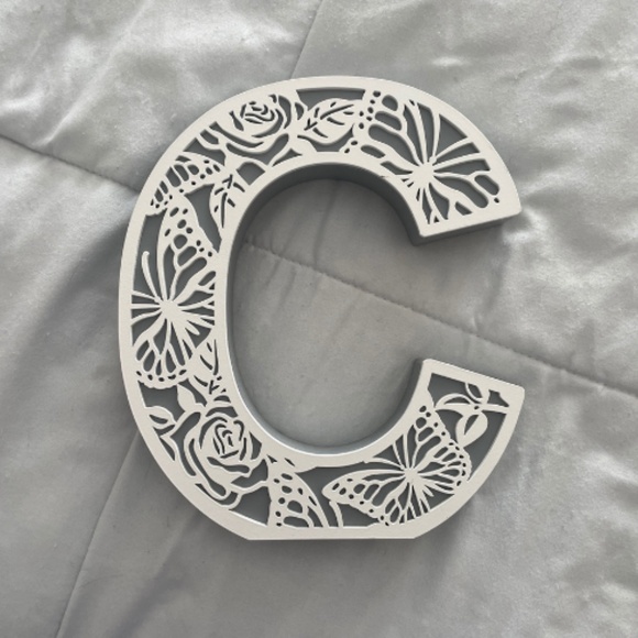 "C" Floral Monogram Decor NWOT - Picture 3 of 6